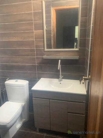 location-dun-immeuble-luxueux-neuf-a-thies-avec-10-appartements-big-1
