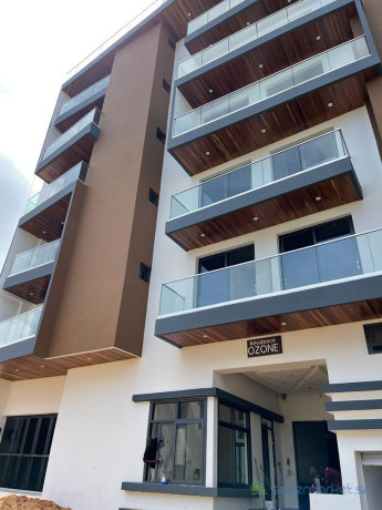 location-dun-immeuble-luxueux-neuf-a-thies-avec-10-appartements-big-0