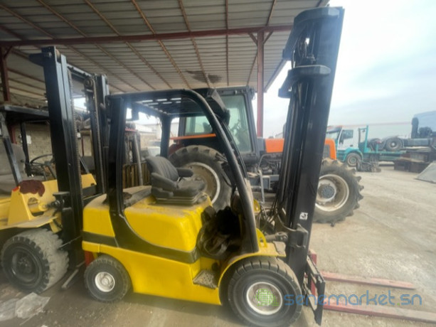 chariot-elevateur-25t-a-vendre-big-1
