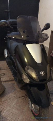 scooter-yamaha-majesty-125-en-tres-bon-etat-avec-carte-grise-testable-a-souhait-si-vous-souhaitez-big-0