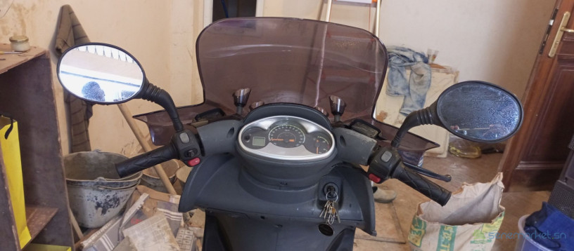 scooter-yamaha-majesty-125-en-tres-bon-etat-avec-carte-grise-testable-a-souhait-si-vous-souhaitez-big-1