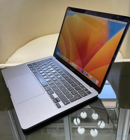 macbook-pro-retina-2020-touch-bar-big-3