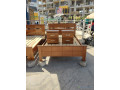 lit-de-deux-places-avec-deux-commodes-small-0