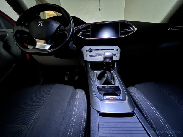 tres-belle-peugeot-308-big-2