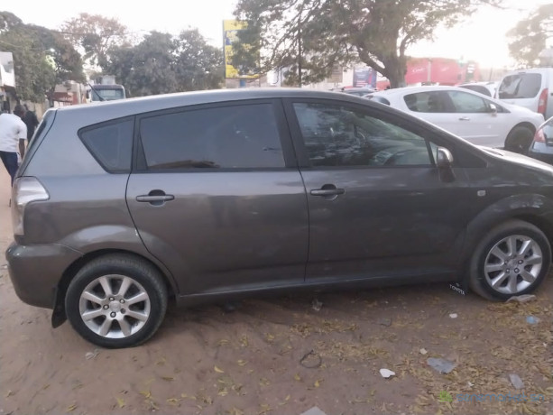 toyota-verso-7-places-big-1