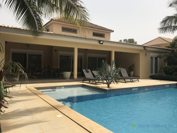 a-vendre-a-ngaparou-une-superbe-villa-de-6-pieces-avec-piscine-big-0