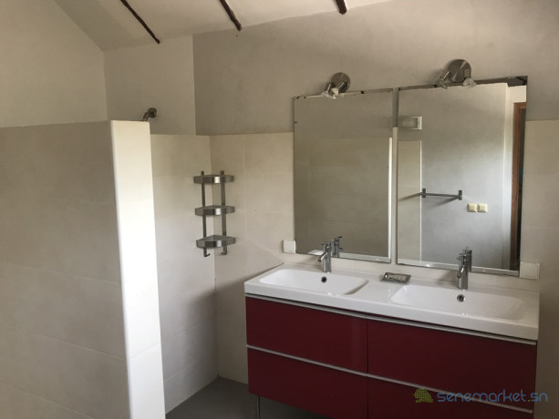 a-vendre-a-ngaparou-une-superbe-villa-de-6-pieces-avec-piscine-big-4