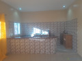 a-vendre-a-malicounda-une-villa-de-6-pieces-de-126m2-sur-un-terrain-de-300m2-small-2
