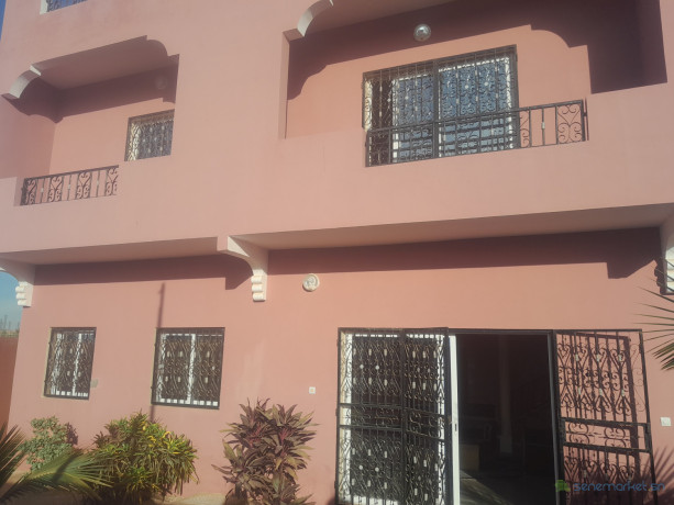 a-vendre-a-malicounda-une-villa-de-6-pieces-de-126m2-sur-un-terrain-de-300m2-big-0