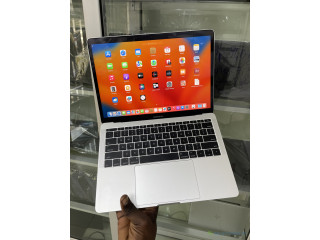 MacBook Pro Rétina 2017 Core i5, Ram 16 Go.