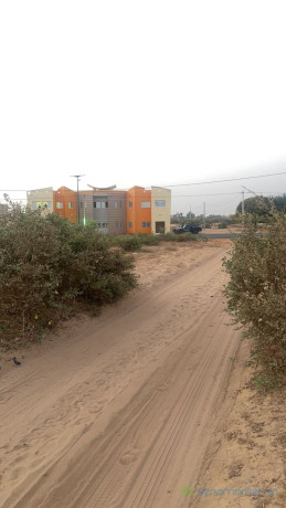 terrain-de-300-metres-carres-a-malicounda-big-0