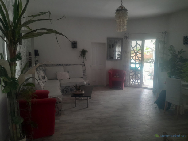 a-vendre-a-warang-une-superbe-villa-atypique-de-5-pieces-sur-un-terrain-de-612m2-joliment-arbore-a-10-minutes-a-pied-de-la-plage-big-2