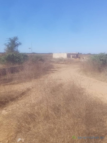 terrain-de-900-metres-carres-a-mbourgandigal-big-1