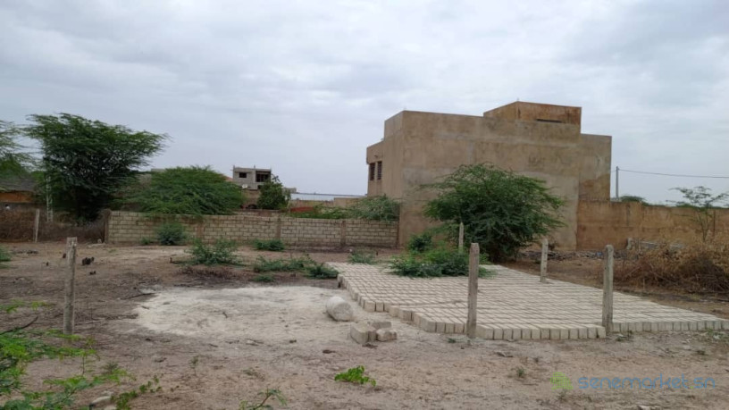 terrain-de-300-metres-carres-a-la-somone-big-0