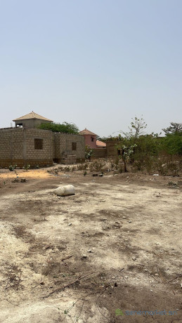 terrain-de-300-metres-carres-a-nguekhokh-big-0