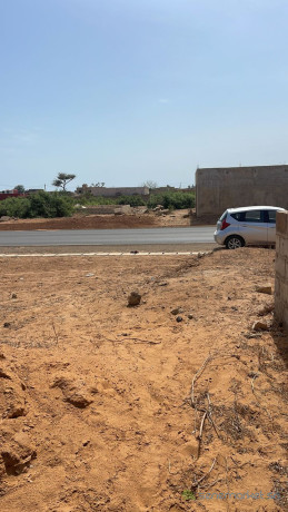 terrain-de-300-metres-mbour-big-0