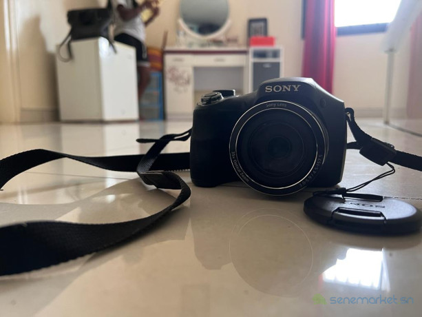 camera-cybershot-2eme-main-big-1