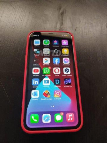 iphone-11-rouge-64-go-a-vendre-big-0