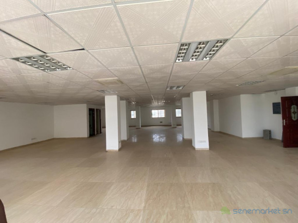 plateau-de-bureau-a-louer-big-1