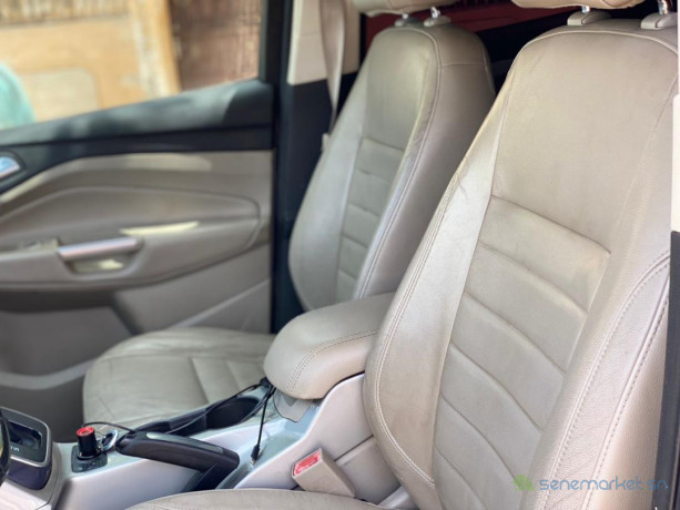 ford-escape-sel-big-1