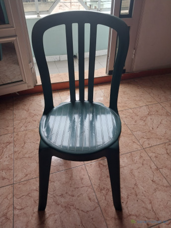 chaises-en-plastique-big-0