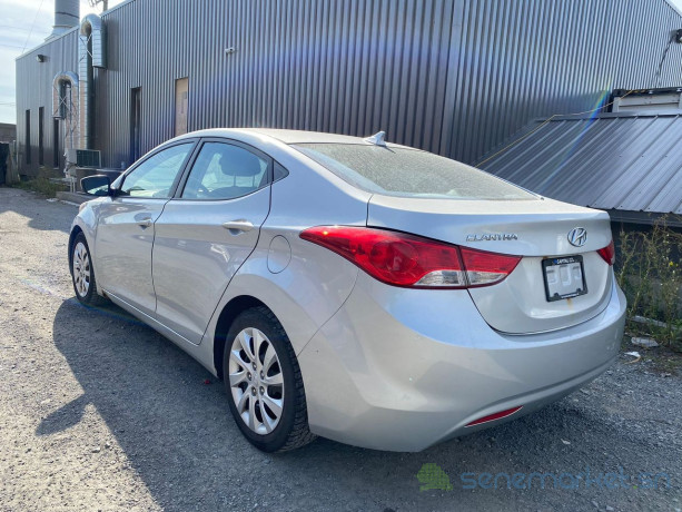 hyundai-elantra-annee-2013-big-2
