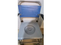 chaise-roulante-avec-pot-de-toilette-small-2