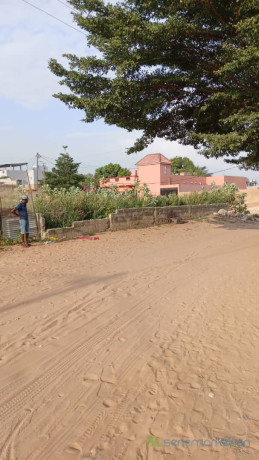 un-terrain-de-300-metres-carres-a-saly-big-0