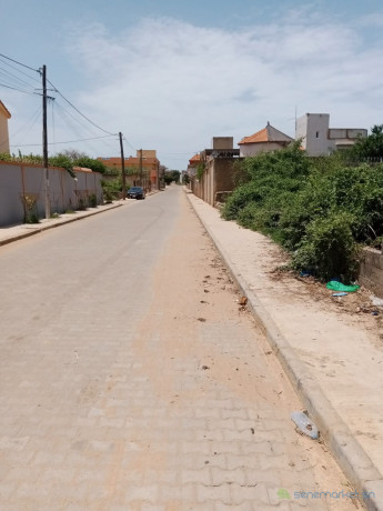 u-terrain-de-800-metres-carres-a-saly-big-0