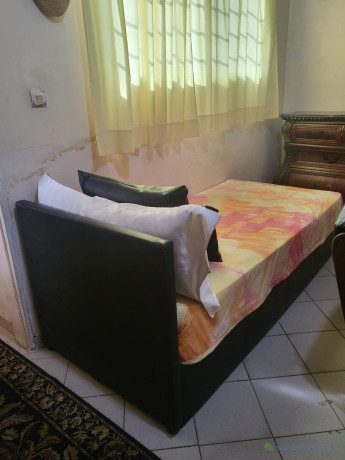 lit-une-place-avec-matela-big-0