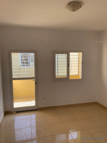 villa-r1-de-5-pieces-avec-garage-a-louer-a-la-cite-kalia-big-2