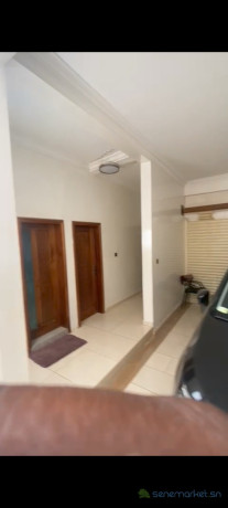 villa-r3-de-10-pieces-avec-garage-a-louer-aux-almadies-big-4