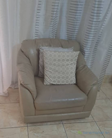 4-fauteuils-beiges-en-tres-bon-etat-a-vendre-une-opportunitee-a-ne-pas-rater-big-2