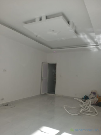 magasin-42m2-a-louer-a-ngor-big-3