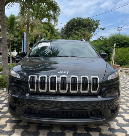 jeep-cherokee-2016-essence-automatique-big-0