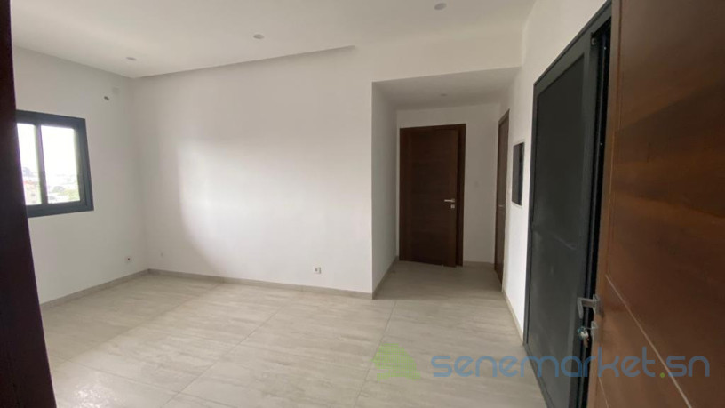 appartement-luxueyx-au-point-e-big-3