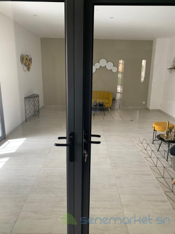 appartement-luxueyx-au-point-e-big-2