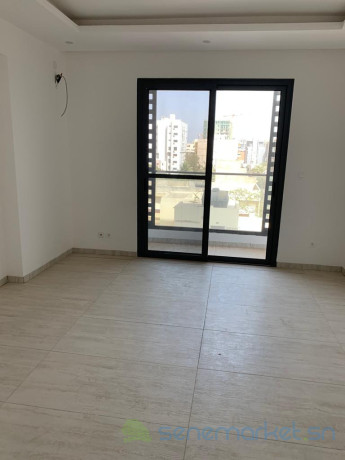 appartement-luxueyx-au-point-e-big-1