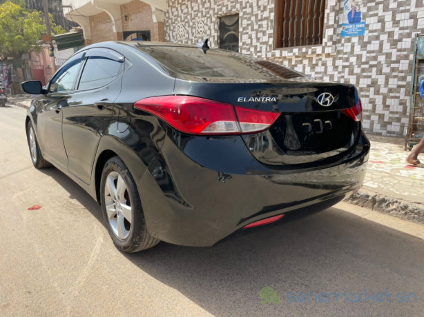 hyundai-elantra-2013-automatic-essence-big-1