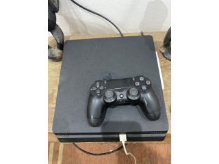 PS4 + 1 MANETTE 120 000 F