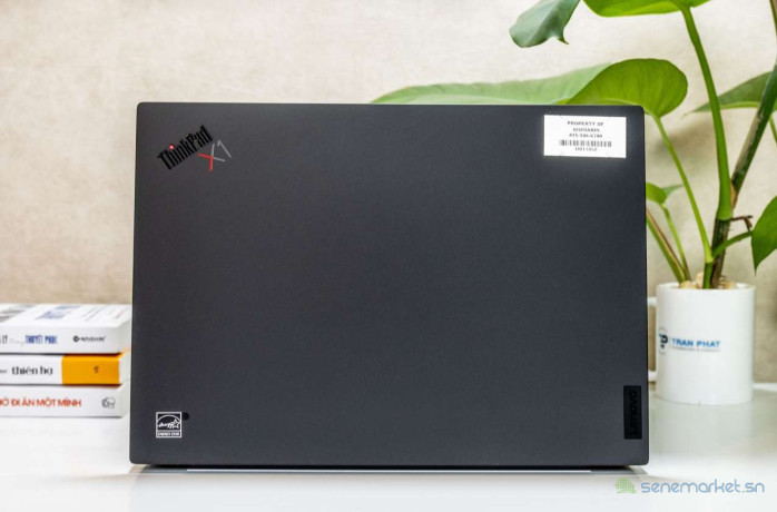 lenovo-x1-carbon-gen-9-big-1