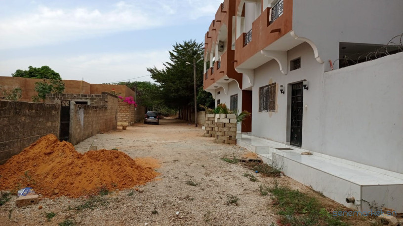 terrain-de-300-metres-carres-a-mbour-big-0
