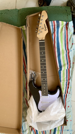 guitare-electrique-6-cordes-big-2