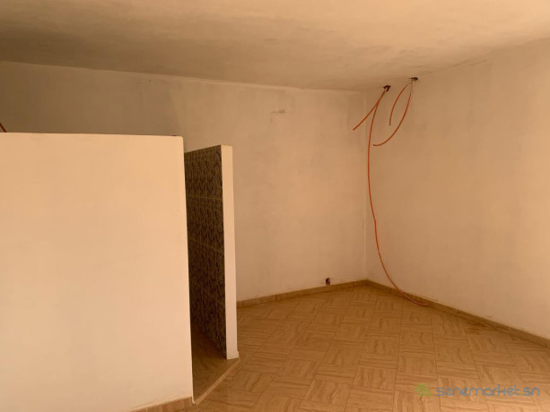 a-vendre-a-la-somone-extension-une-villa-de-cinq-chambres-en-finition-sur-un-terrain-de-300m2-big-4