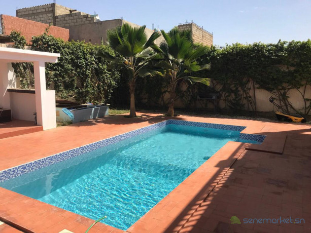 a-vendre-a-la-somone-une-tres-belle-villa-de-297m2-habitable-sur-un-terrain-de-751m2-big-1