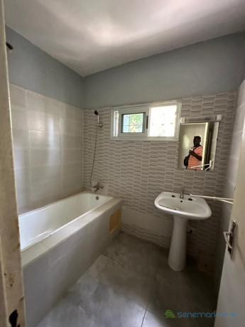 villa-r1-angle-de-252m2-a-refectionner-ou-a-demolir-a-vendre-aux-maristes-big-3