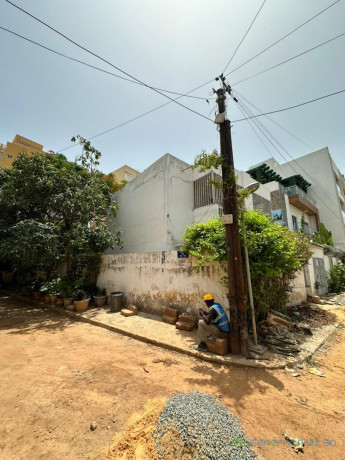 villa-r1-angle-de-252m2-a-refectionner-ou-a-demolir-a-vendre-aux-maristes-big-1