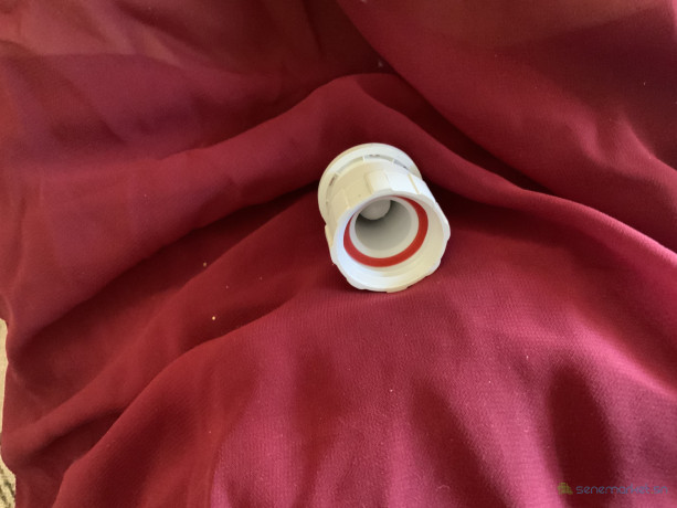 embout-reservoir-d-eau-frigo-beko-big-1