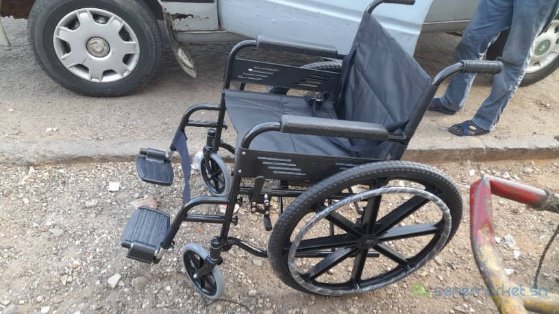 fauteuil-roulant-medical-big-0