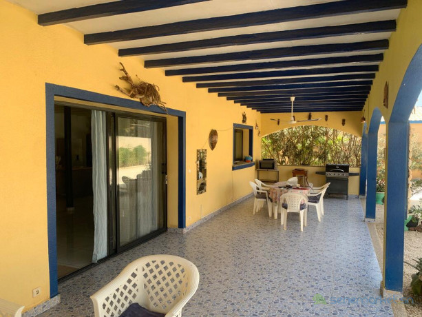 a-vendre-a-warang-une-tres-belle-propriete-sur-un-terrain-de-1355m2-a-5-minutes-a-pied-de-la-plage-big-0